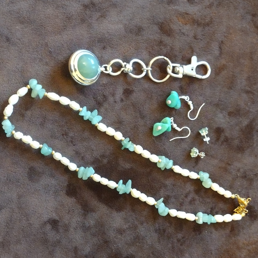 2/$30 Set of Silver-tone Pearl Green aventurine Necklace Earrings  Key Chain